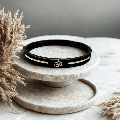 Om Black Cuff Kada – Silence That Speaks Strength